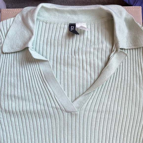 Mint green collared long sleeve - Picture 7 of 8